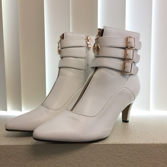 PRE LOVED - IDIFU Womens Toe Buckle Strap Ankle Booties in WHT/11- SH306 - Picture 1 of 9